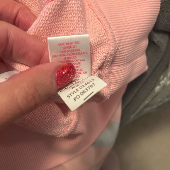 NWOT LILLY PULITZER sweatshirt. - Picture 11 of 16